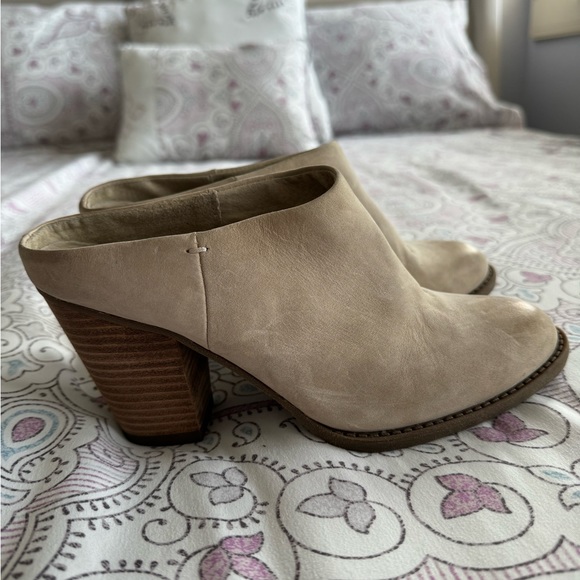 Aldo genuine leather suede  slip on block heel. - Picture 3 of 4